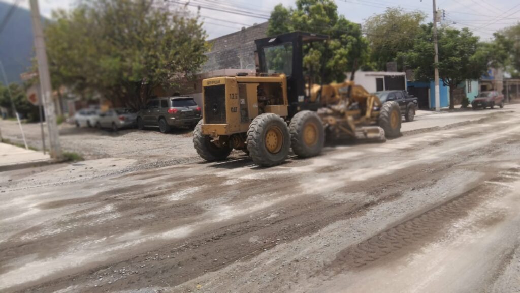 Implementa Municipio plan de azolve y bacheo en calles afectadas por lluvia.