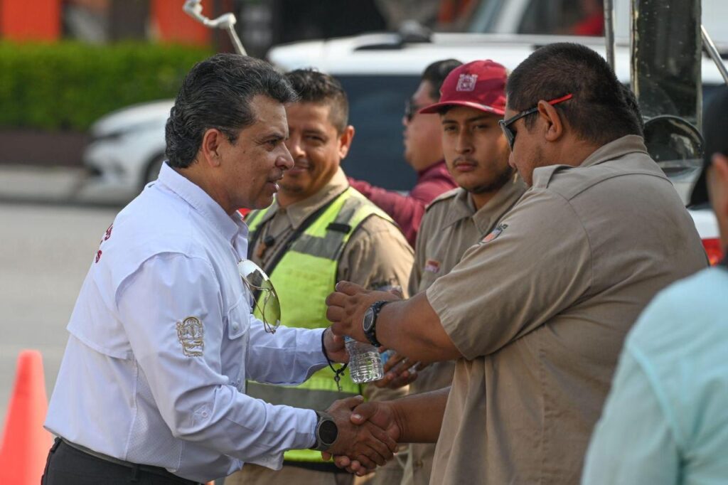 Supervisa alcalde Lalo Gattás atención de reportes ciudadanos. Supervisa alcalde Lalo Gattás atención de reportes ciudadanos.