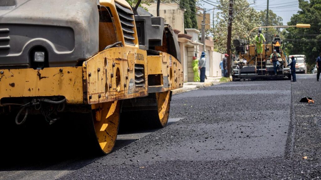 Con acciones de pavimentación, bacheo y rastreo de calles, el Gobierno de Victoria avanza