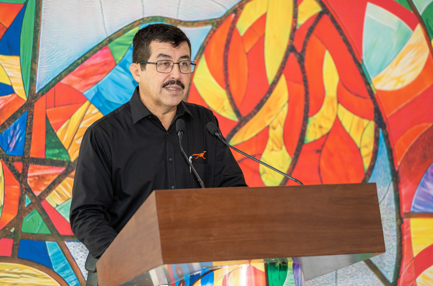 Presenta rector al nuevo Correbasket UAT