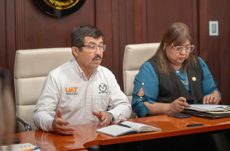 Llama rector a su gabinete a redoblar esfuerzos