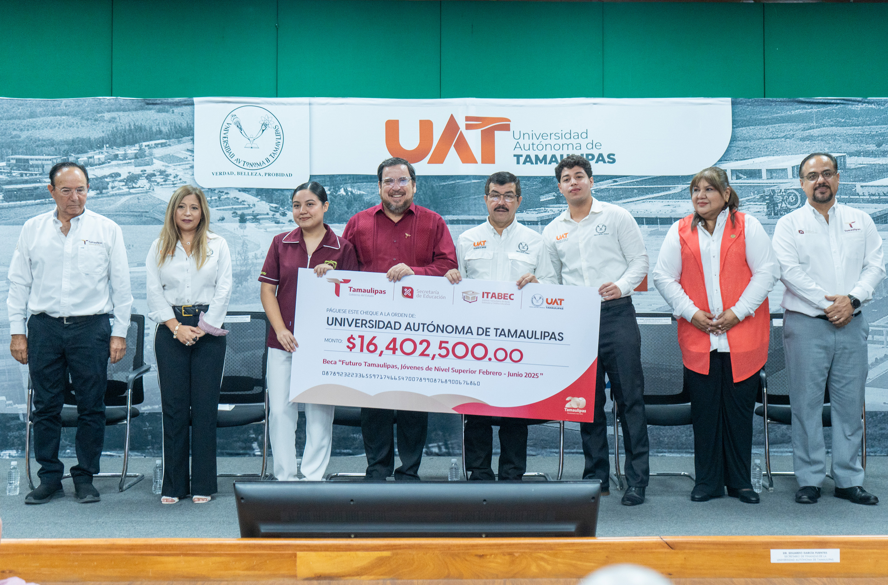 Más de 6 500 estudiantes de la UAT reciben beca Más de 6 500 estudiantes de la UAT reciben beca
