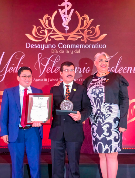 Recibe Dámaso Anaya Premio Nacional al Mérito Profesional 2025