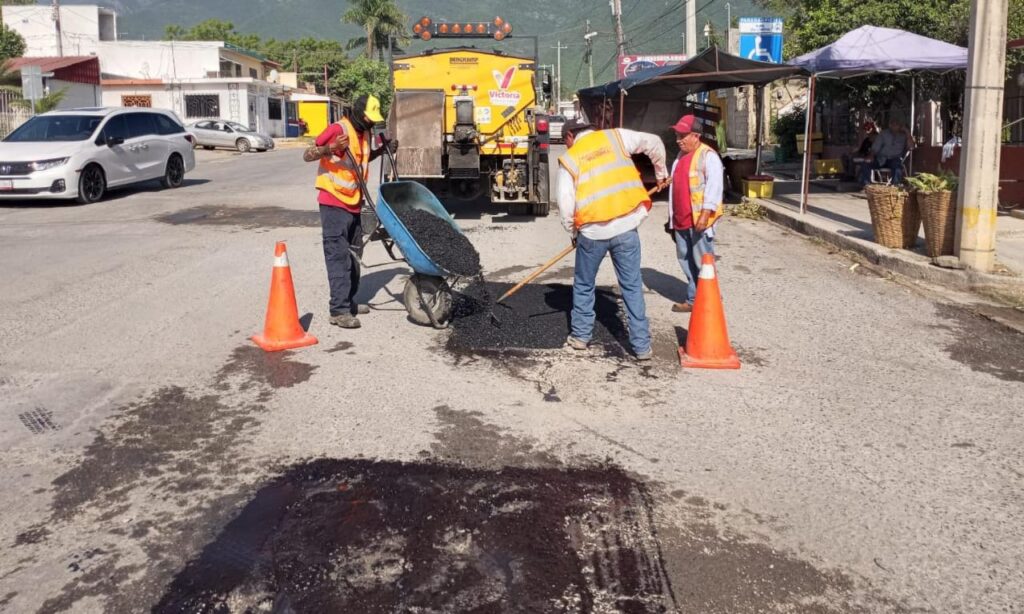 Llega programa de bacheo a más colonias de Victoria.