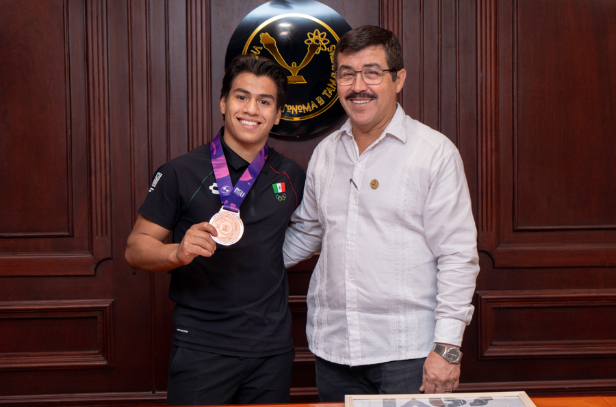 Reconoce rector a Lalo Sagastegui por sus logros deportivos a nivel internacional Reconoce rector a Lalo Sagastegui por sus logros deportivos a nivel internacional