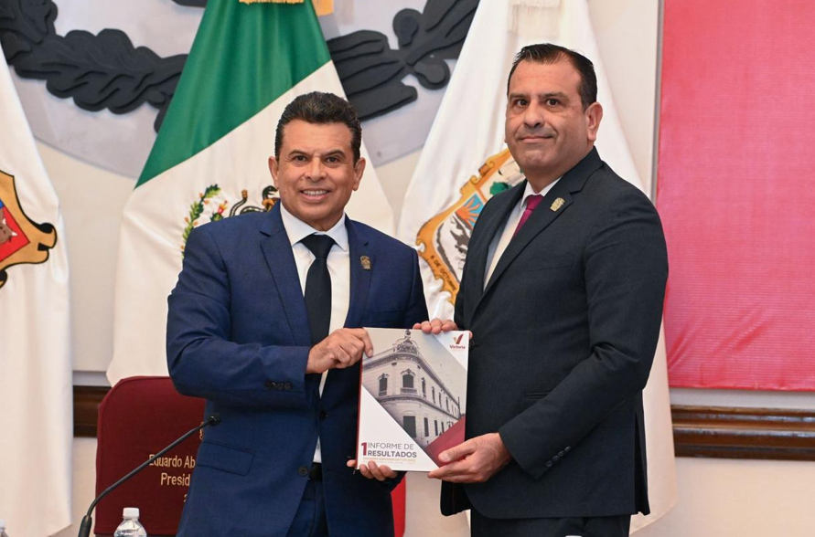Entrega Lalo Gattás informe por escrito al Cabildo de Victoria. Entrega Lalo Gattás informe por escrito al Cabildo de Victoria.