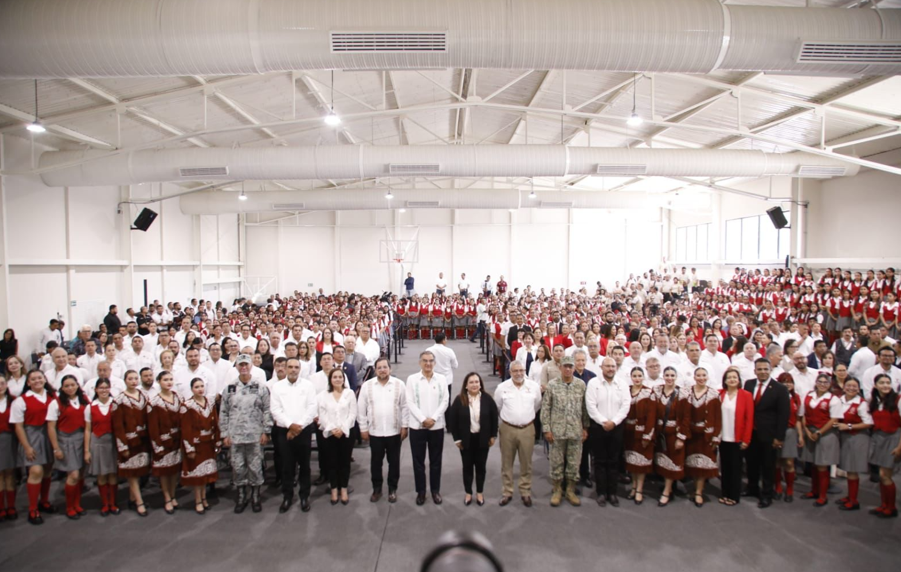 Inaugura Américo Villarreal gimnasio en Escuela Normal de Educadoras, legado de su padre