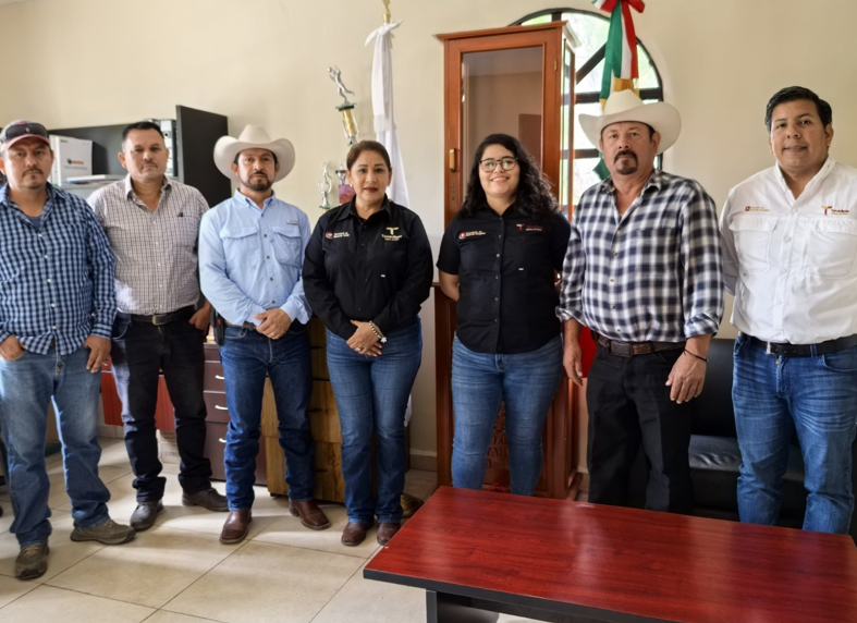 Recorre SEDENER municipios para concretar la electrificación al 100%