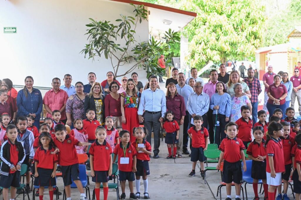 Entrega alcalde aula especial a jardín de niños Beatriz Ordóñez Acuña.