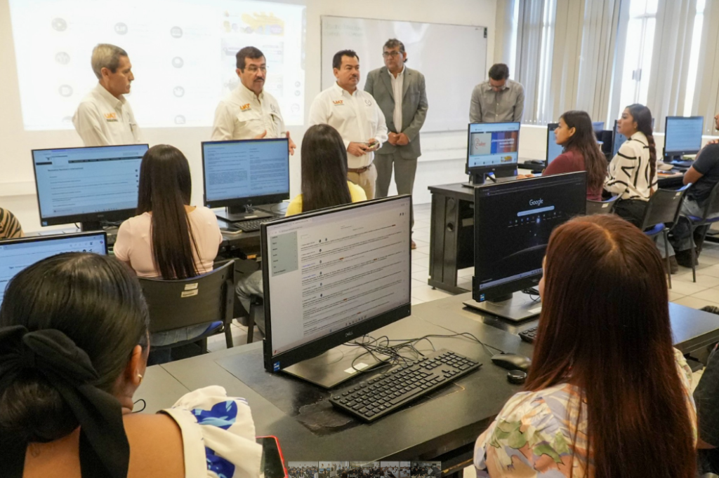 Comparte el rector logros y proyectos con estudiantes de la Facultad de Derecho Victoria