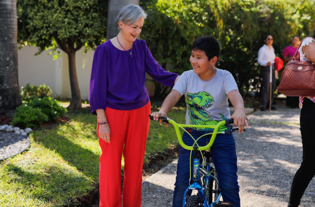 Entregan Gobierno, DIF Tamaulipas y Fundación Telmex Telcel bicicletas del programa “Ayúdame a llegar”