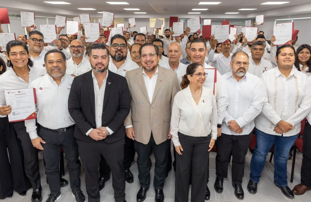 Entrega SET bases laborales a personal del Centro Estatal de Tecnología Educativa