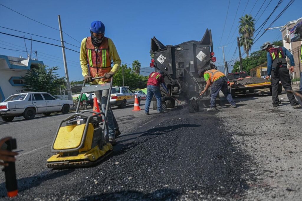 Para seguridad de alumnos, intensifica Municipio bacheo en ruta escolar.