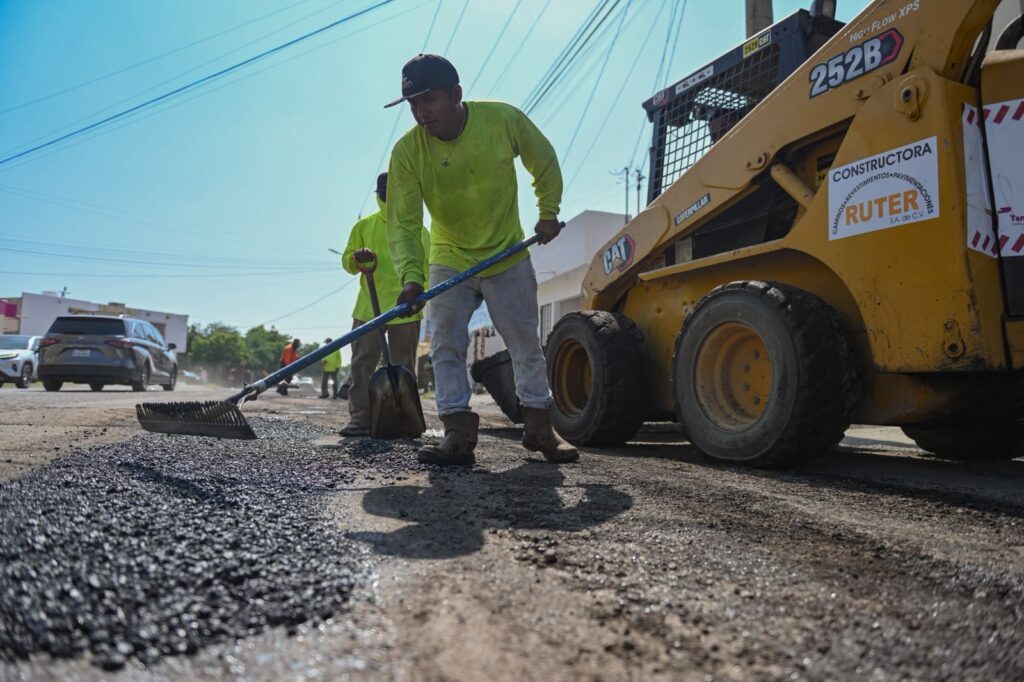 Restaura Municipio 16,522 m2 de asfalto dañado con Plan Emergente de Bacheo.