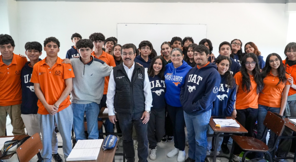 Constató rector logros y avances académicos de la Prepa 3 UAT