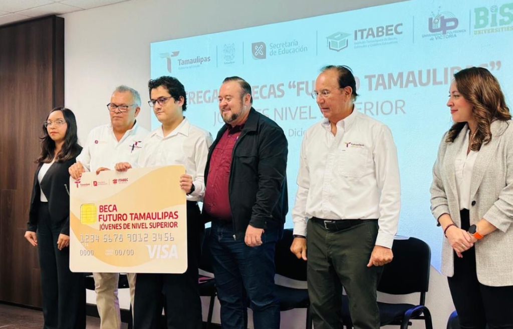Fortalece ITABEC el talento universitario con 456 becas en la UPV