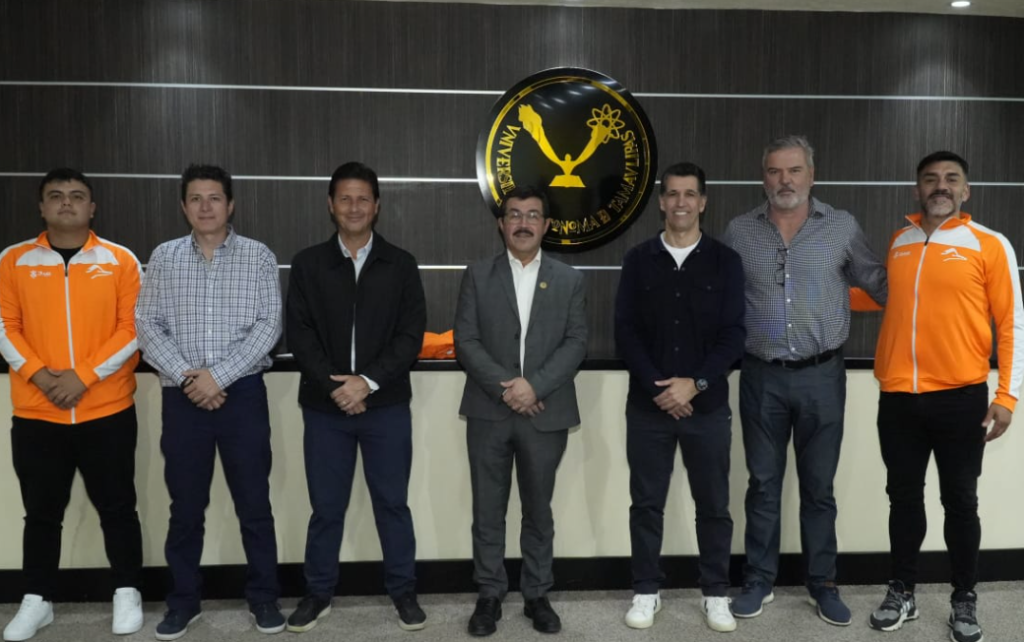 Da rector bienvenida al nuevo DT del Correcaminos UAT Da rector bienvenida al nuevo DT del Correcaminos UAT