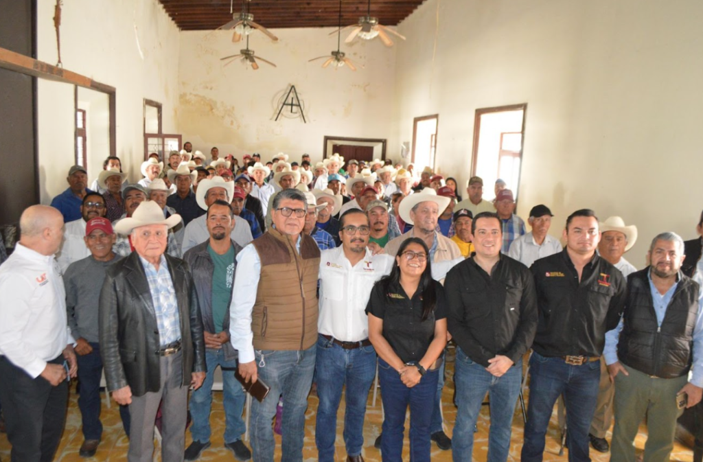 Realiza Economía jornada de capacitación para productores de mezcal