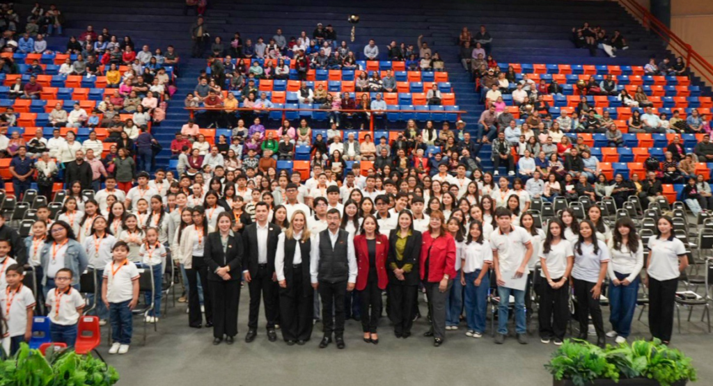 Entrega la UAT reconocimientos a estudiantes del CeINA
