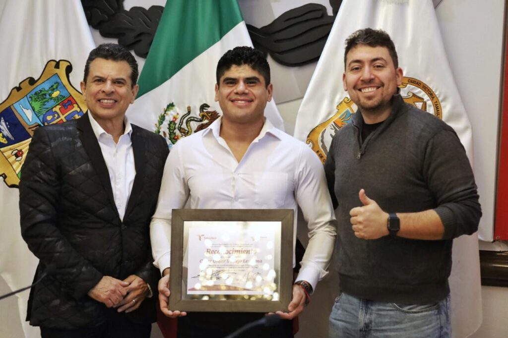 Entrega Cabildo reconocimiento a destacado deportista victorense.
