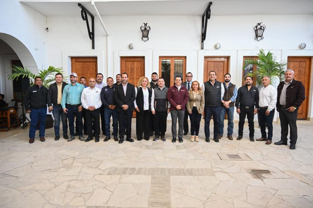 Se reúne Lalo Gattás con sindicatos de trabajadores municipales en el Estado.