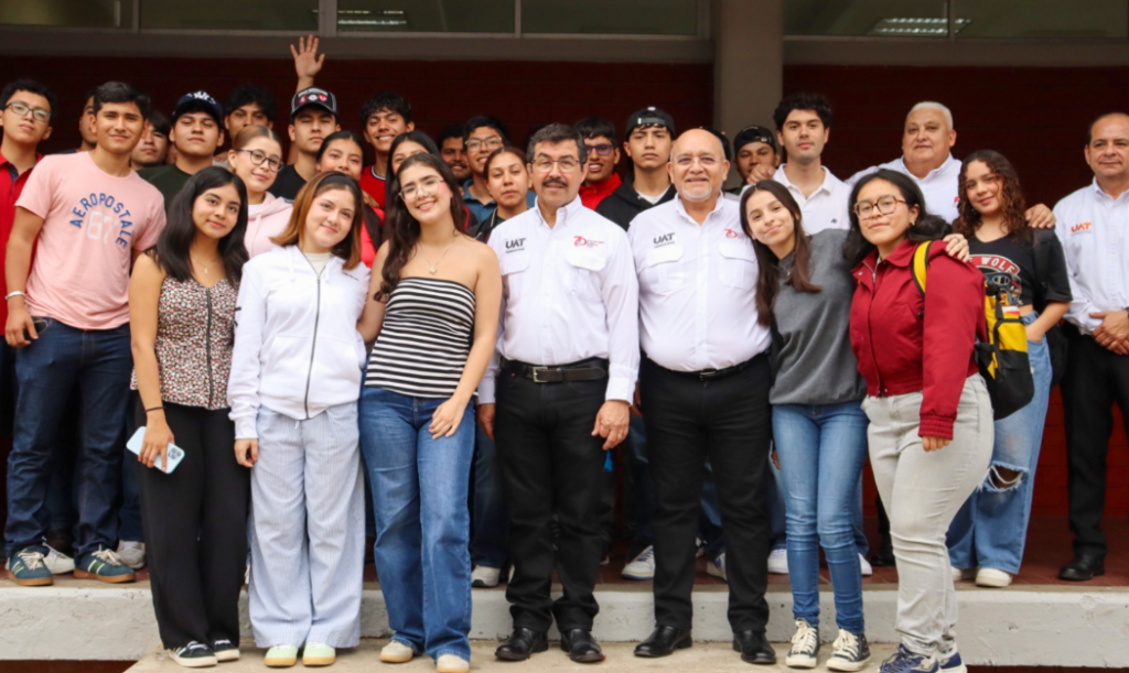 Forma UAT a estudiantes con más competencias para el mercado laboral