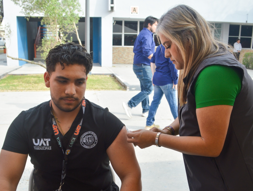 Colabora la UAT con el Sector Salud en jornadas de vacunación