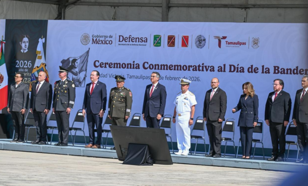 Asiste alcalde Eduardo Gattás a ceremonía del Día de la Bandera en el 77 Batallón.
