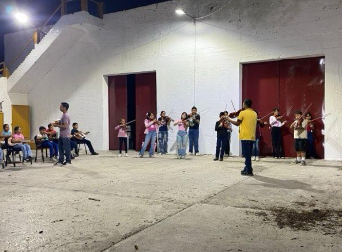 Arranca con nuevos instrumentos el Semillero de Música Huasteca en González
