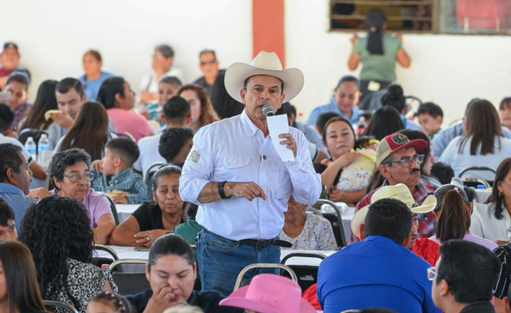 Celebra Lalo Gattás 101 aniversario de ejido Congregación Caballeros.