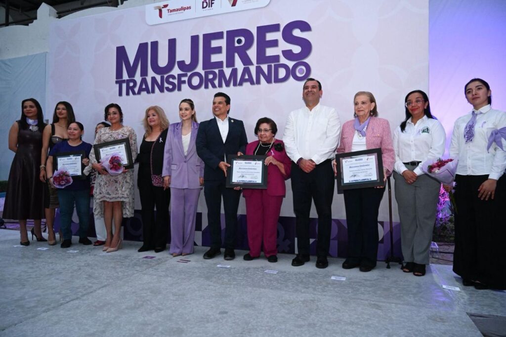 Con energía y entusiasmo participan Lalo y Lucy en Zumbaton con Causa.