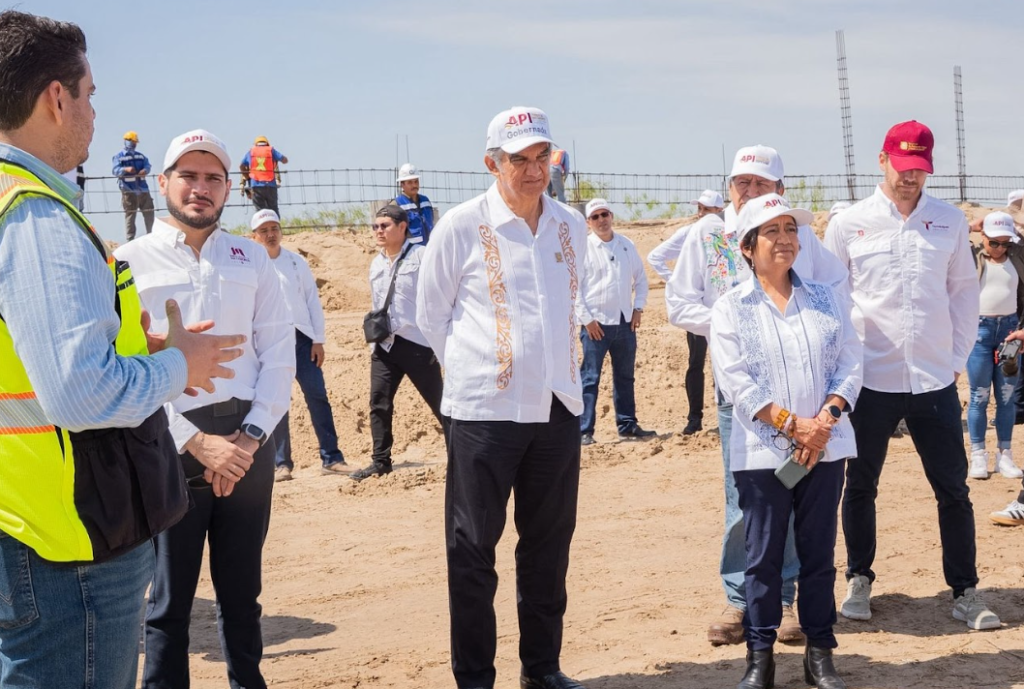 Constatan Américo y titular de la Sedatu obras de urbanización en el Puerto del Norte en Matamoros