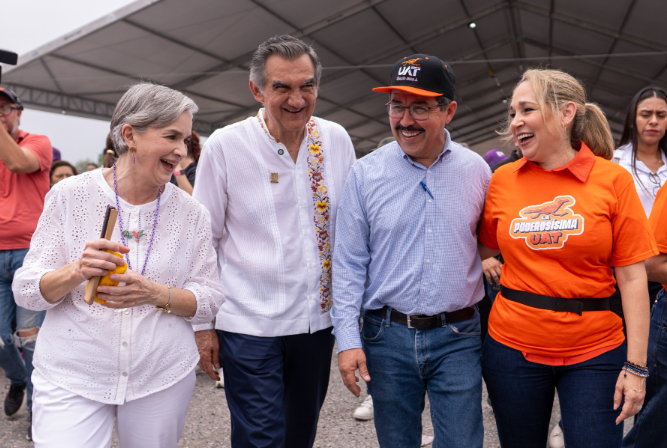 Rodeado de niños alegres, el gobernador Américo y el rector Dámaso Anaya disfrutaron de las amenidades de la UAT en el DIFzania 2026