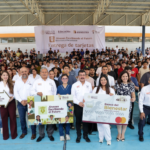 Encabeza el rector Dámaso Anaya entrega de becas a 493 estudiantes de la UAT