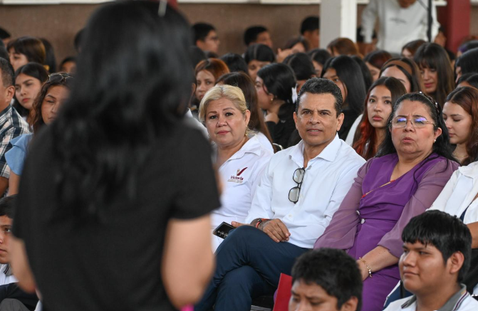 Participa Lalo Gattás en conferencia para erradicar el bullying escolar.