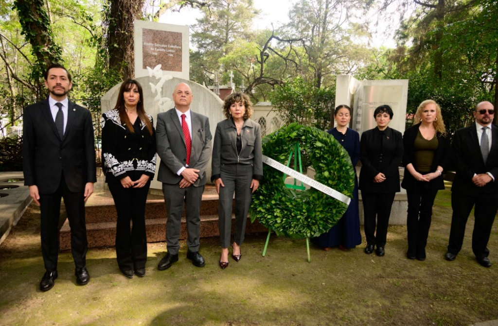 Brinda Gobierno de Tamaulipas homenaje a Amalia González Caballero en la CDMX