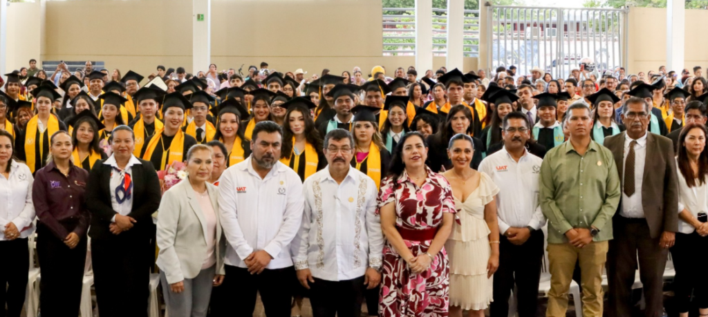 Entrega la UAT en la UAM-Mante nuevos profesionales de la salud y la educación