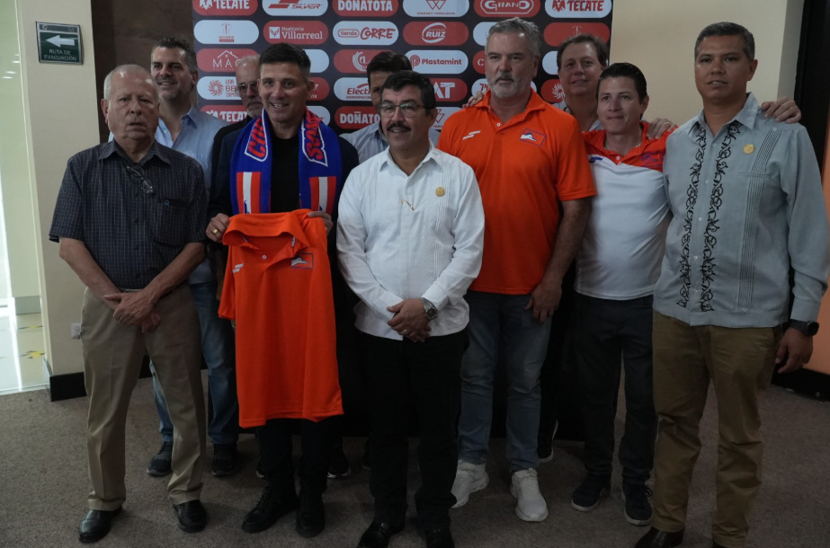 Presentan a Gabriel “El místico” Pereyra como nuevo D. T. del Correcaminos