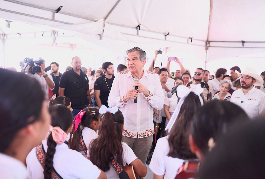 Américo y María de Villarreal benefician a miles en González a través de la brigada Transformando Familias