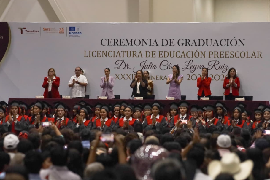 Gradúa a nueva generación de docentes de preescolar la Normal de Educadoras “Maestra Estefanía Castañeda” Gradúa a nueva generación de docentes de preescolar la Normal de Educadoras “Maestra Estefanía Castañeda”