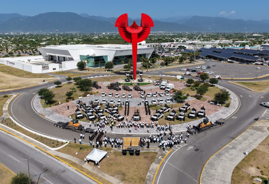 Entrega Américo Villarreal vehículos y maquinaria por 125.2 mdp Entrega Américo Villarreal vehículos y maquinaria por 125.2 mdp