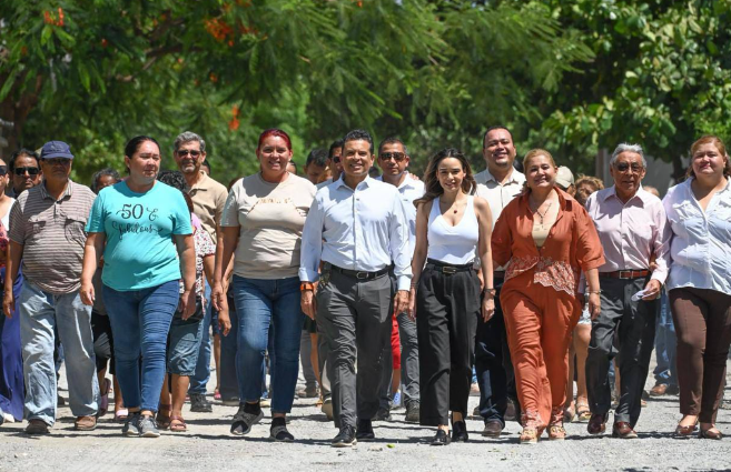 Inicia alcalde Lalo Gattás nueva obra asfáltica en la Ampliación Las Playas.