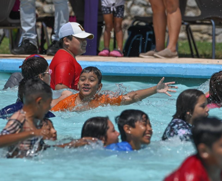 Continúan abiertas albercas de los CEDIF 2 y 3 para las familias Continúan abiertas albercas de los CEDIF 2 y 3 para las familias