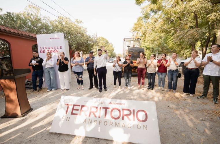 Beto Granados da banderazo de arranque a la pavimentación de la calle Ingenieros en la colonia Alberto Carrera Torres Beto Granados da banderazo de arranque a la pavimentación de la calle Ingenieros en la colonia Alberto Carrera Torres