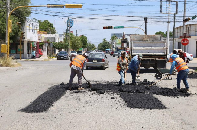 Se extiende reparación de calles a más sectores de Victoria.