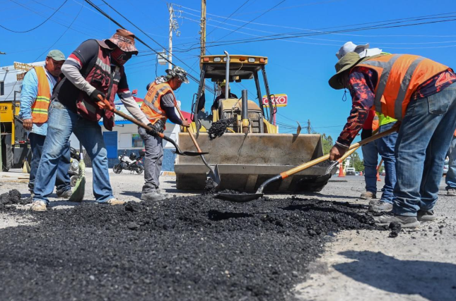 Aplica Municipio bacheo en ruta comercial y de transporte en la Zeferino Fajardo.
