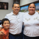 Apoya Lalo Gattás a familias que carecen de cisterna de agua.
