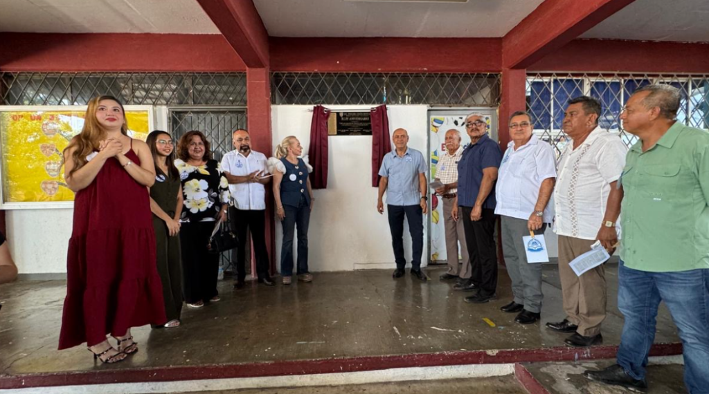 Reconoce y celebra SET legado educativo de la Escuela “Simón Bolívar” a 43 años de su fundación