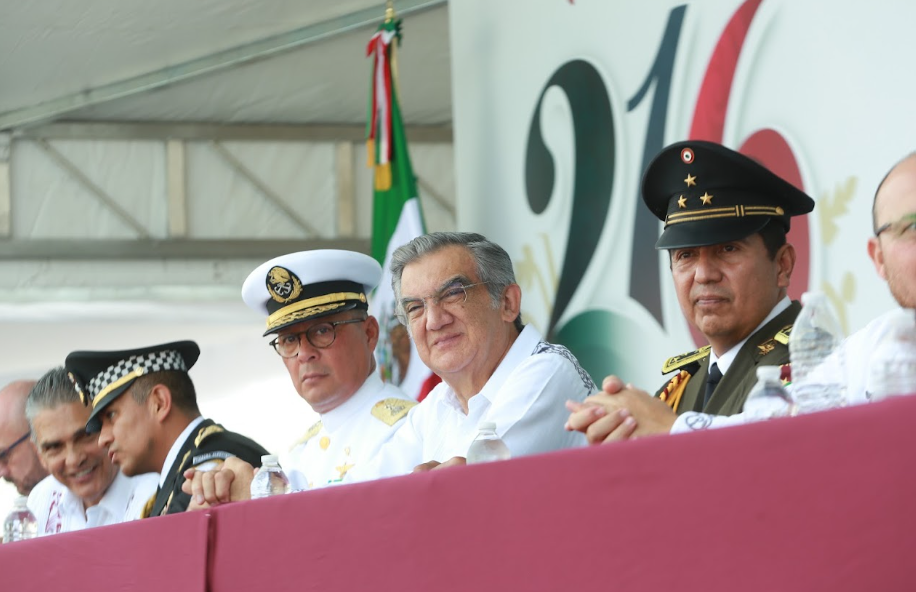 Américo preside desfile cívico-militar por el 216 aniversario de la Independencia de México