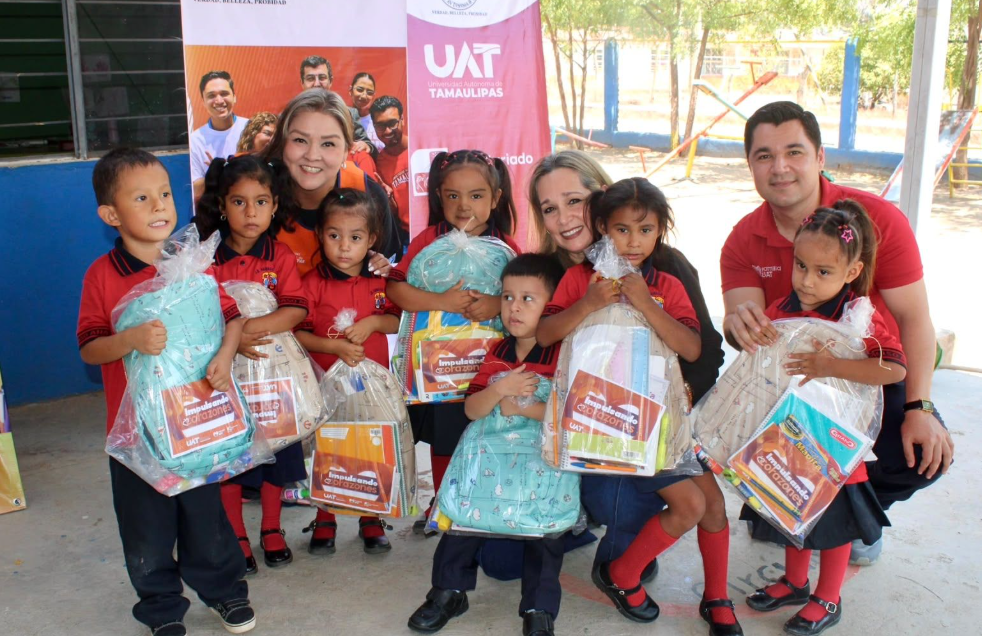 Entrega Familia UAT útiles escolares a niñez vulnerable con la colecta “Impulsando Corazones”